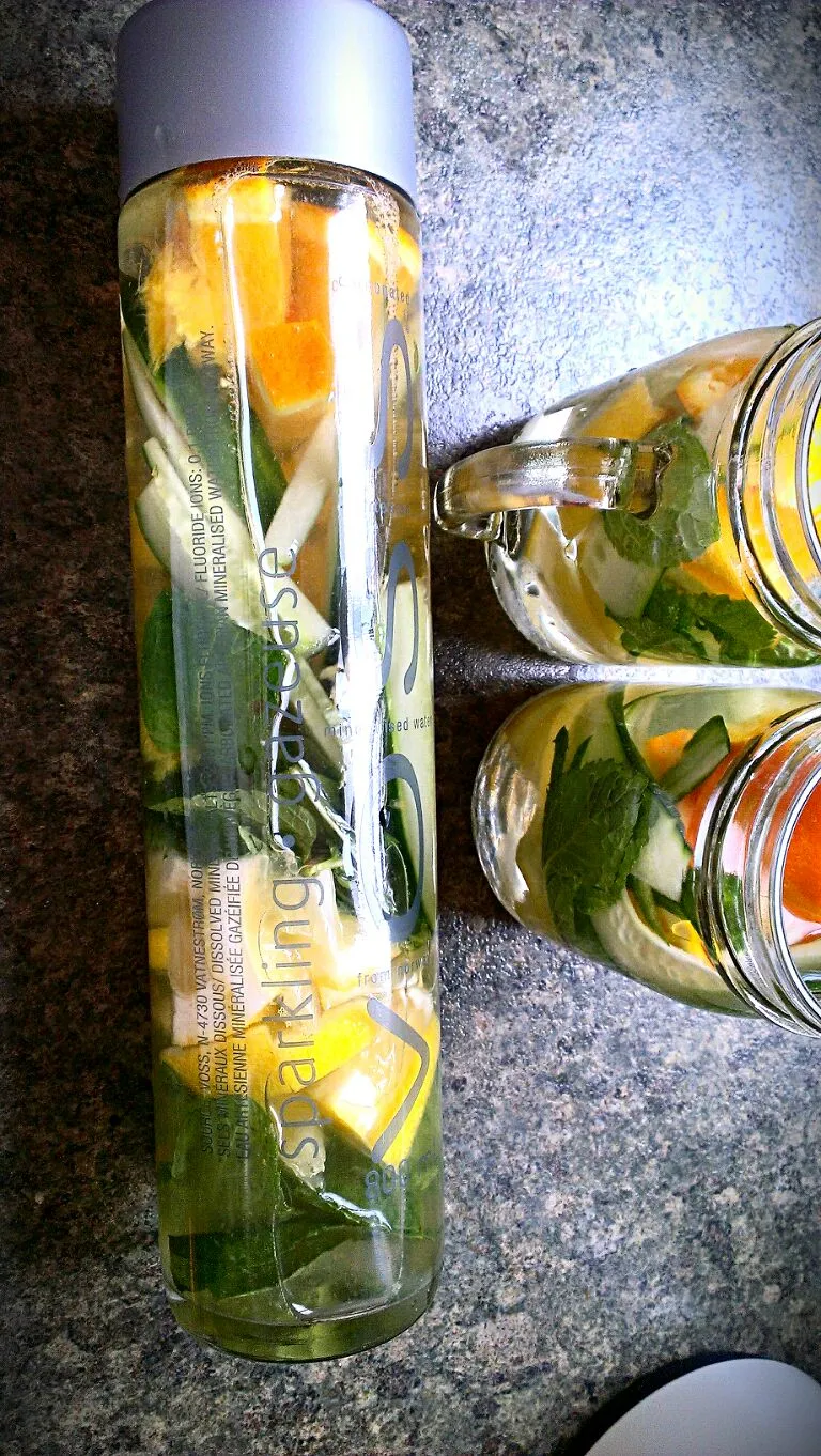 detox water with lemon,oranges, cucumber and mint leaves #Healthy|paulaさん