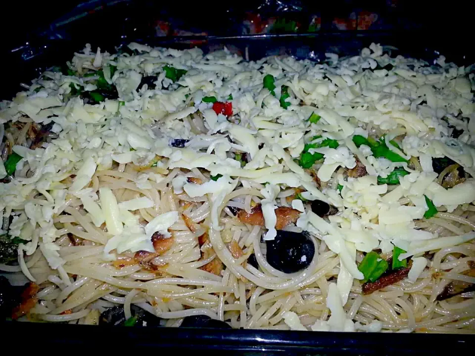 Tuyo (Salted Dried Fish)  and Anchovy Pasta in Garlic,Capers,Kalamata Olives and Extra Virgin Olive Oil Sauce

#Pasta|Junphil Dela Cruzさん