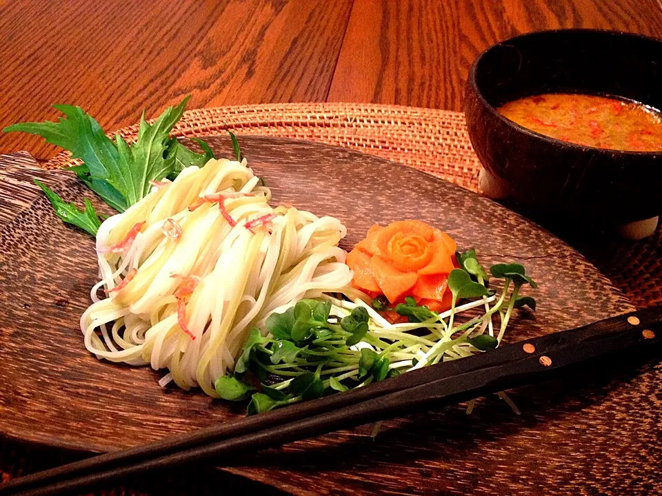 Snapdishの料理写真:タイ風つけ麺  鴨肉のレッドカリースープ|ゆぅさん