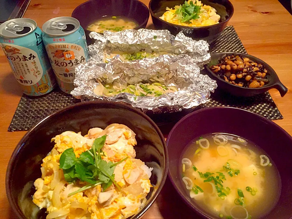 親子丼、鮭のホイル焼き、豆の煮物、豆腐のお味噌汁|haa*さん