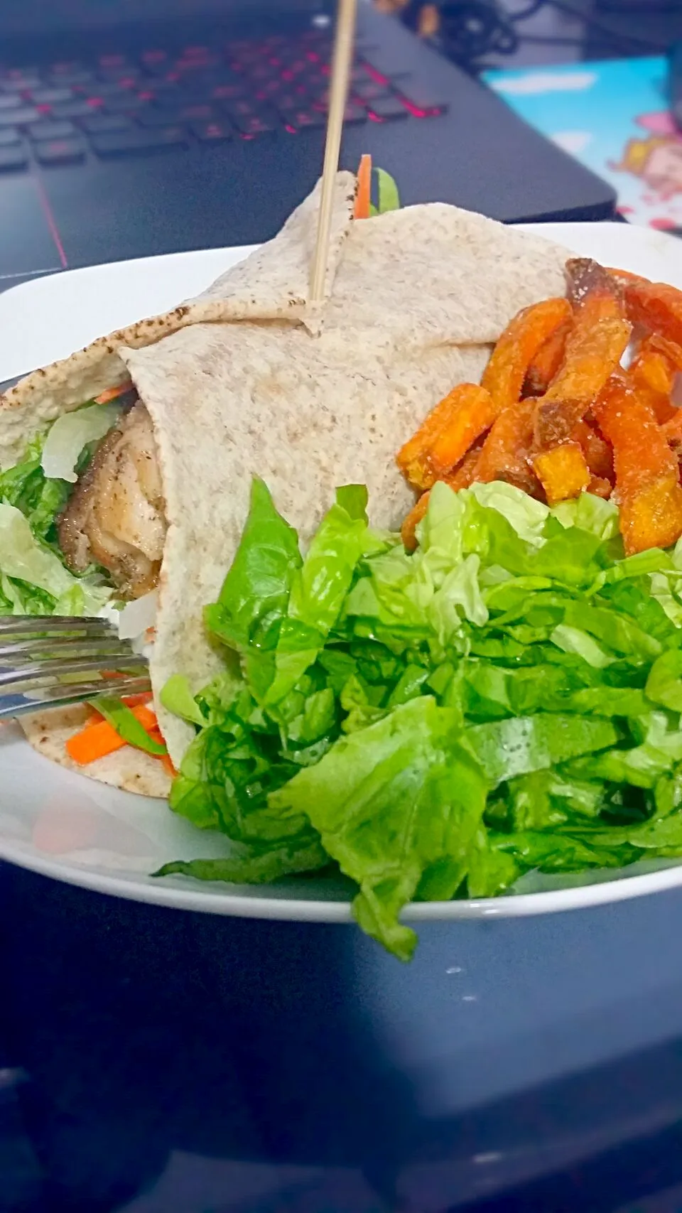 Roasted Chicken Kebab with sweet potato fries and lettuce #chicken #Quick and easy|Karinne Siahさん