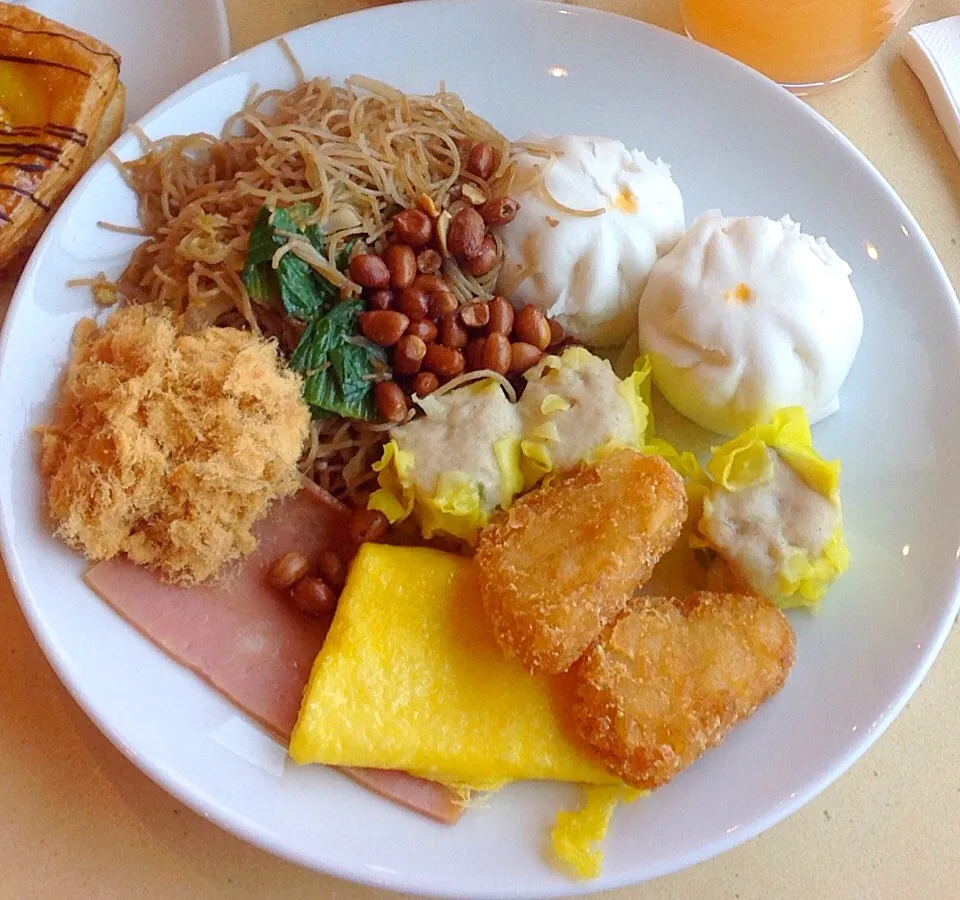 Chinese breakfast buffet|Mariano Ngさん