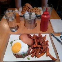 Snapdishの料理写真:Umami burger, sunny side.
Still reminiscing from yesterday.|MyFoodBlogさん