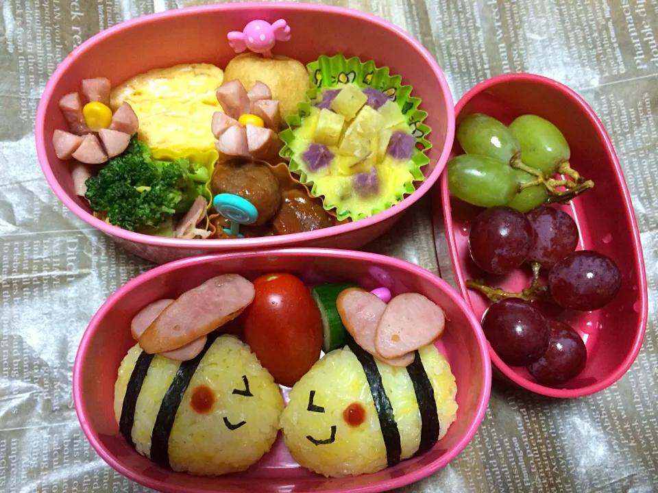 Snapdishの料理写真:春休み最後の学童弁当〜みつばちおにぎり〜|こむぎさん