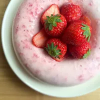 志野さんのカルピスムースのケーキ  苺でおめかし編🍓