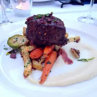 Filet Mignonette with roasted veggies at Vino Locale|Kathy Zhuさん