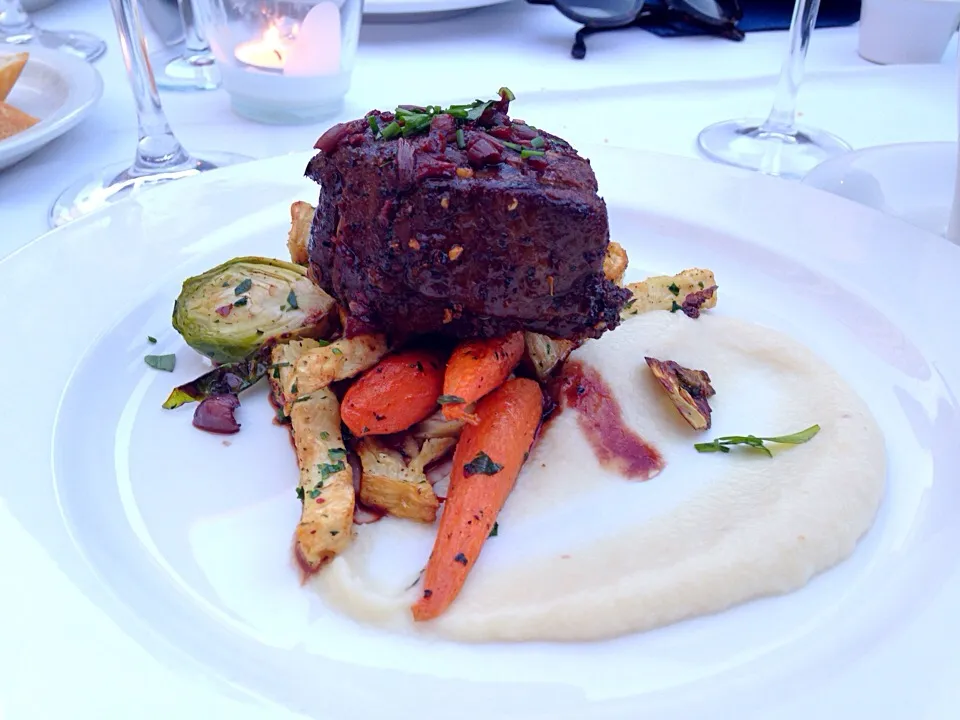 Filet Mignonette with roasted veggies at Vino Locale|Kathy Zhuさん