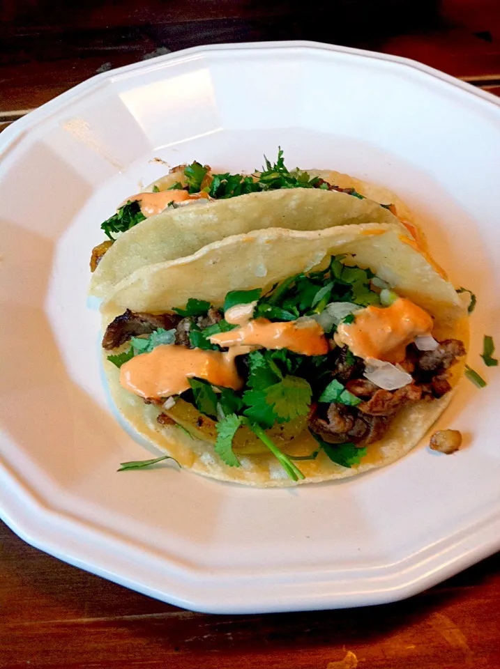 Steak tacos with cilantro-onion slaw and chipotle honey sauce|Katie Wiedenmanさん