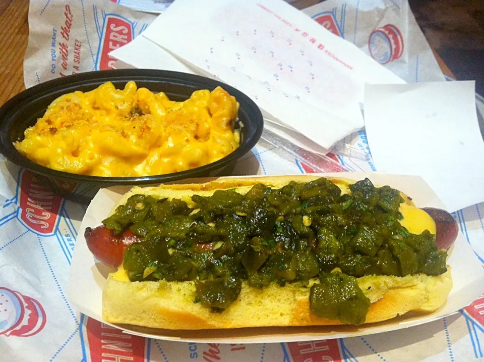 Snapdishの料理写真:Baked mac & cheese and green chile cheese dog|Vivi Kさん