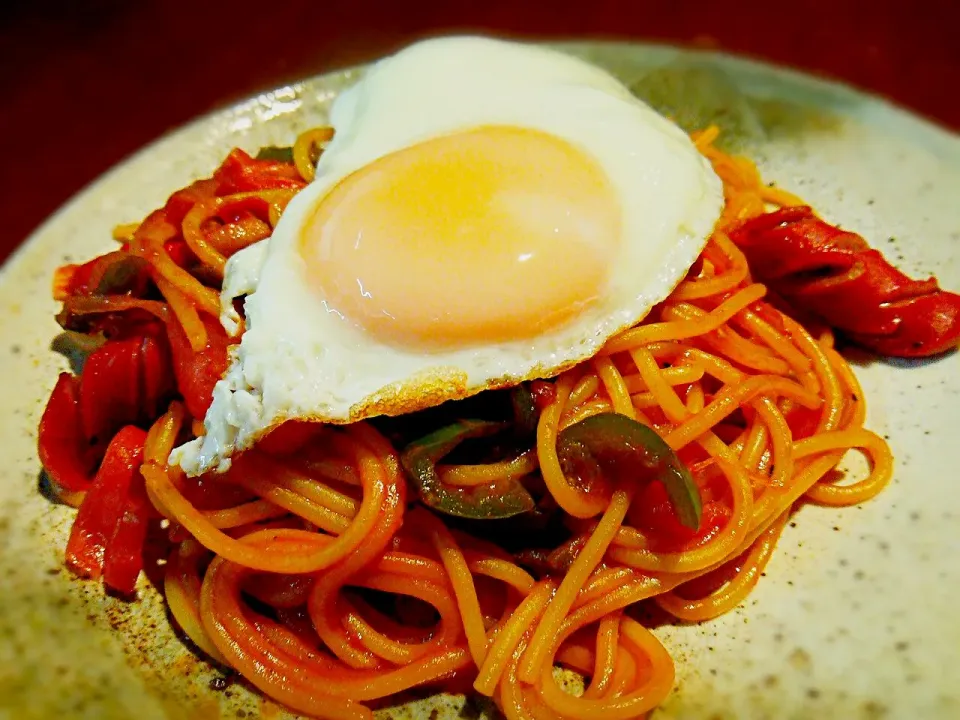 目玉焼きのせナポリタン|いちどぅしさん