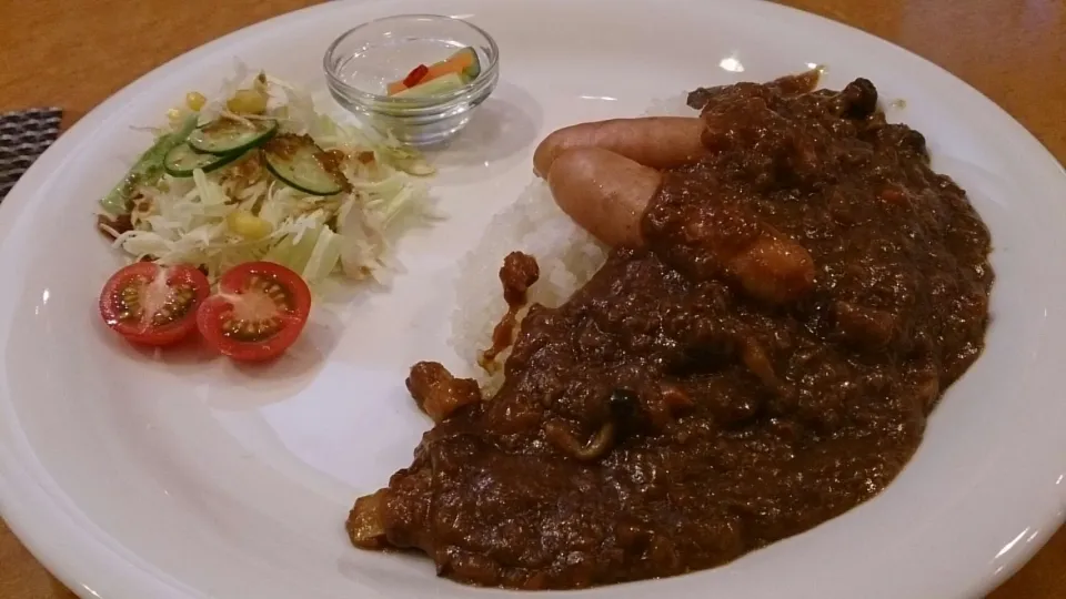 Snapdishの料理写真:きのことひき肉のカレーあらびきソーセージトッピング|ボンゴさん