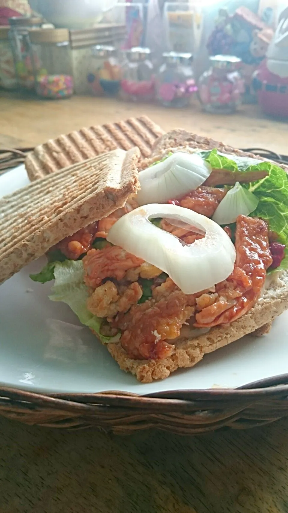 Crunchy Deep Fried Chicken Breast Sandwich in Spicy Korean Dressing

#Sandwich|Junphil Dela Cruzさん