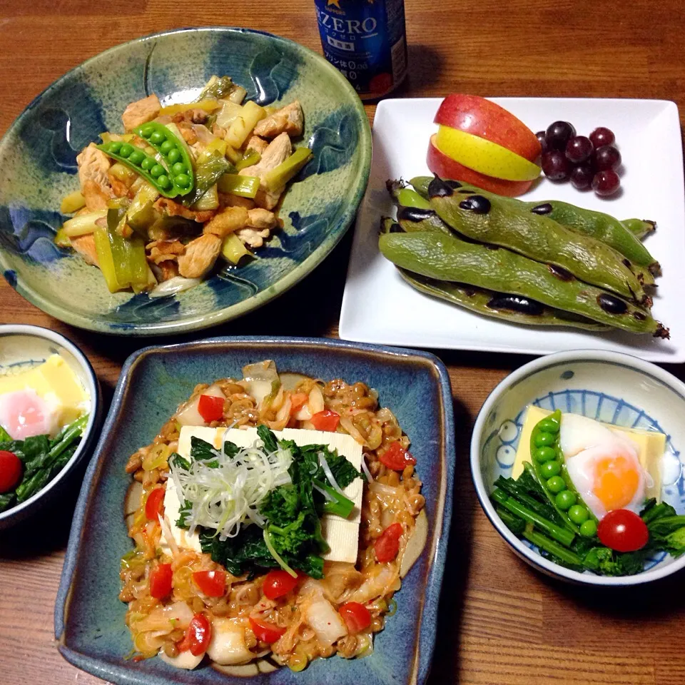 焼き鳥風チキン炒め、空豆の丸ごと焼き、冷奴のキムチ納豆ソース|しもっち"もたれつさん