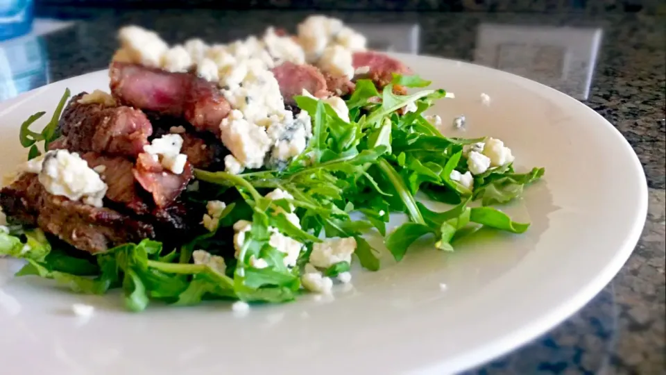 blue cheese steak and arugula salad|Tiffany Whiteさん