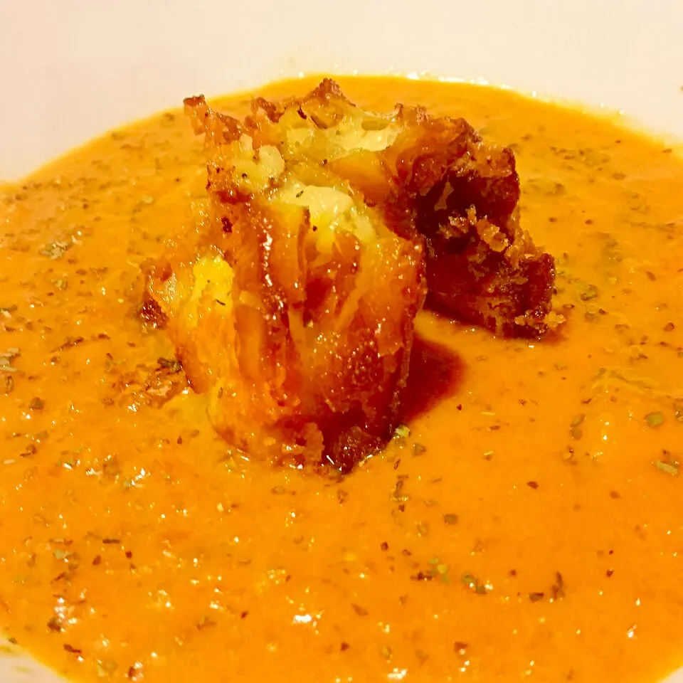 Spicy Tomatoe Soup with Grilled Cheese Croutons|Crystal Carltonさん