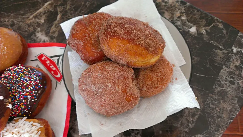 Snapdishの料理写真:Homemade cinnamon dougnuts|paulaさん