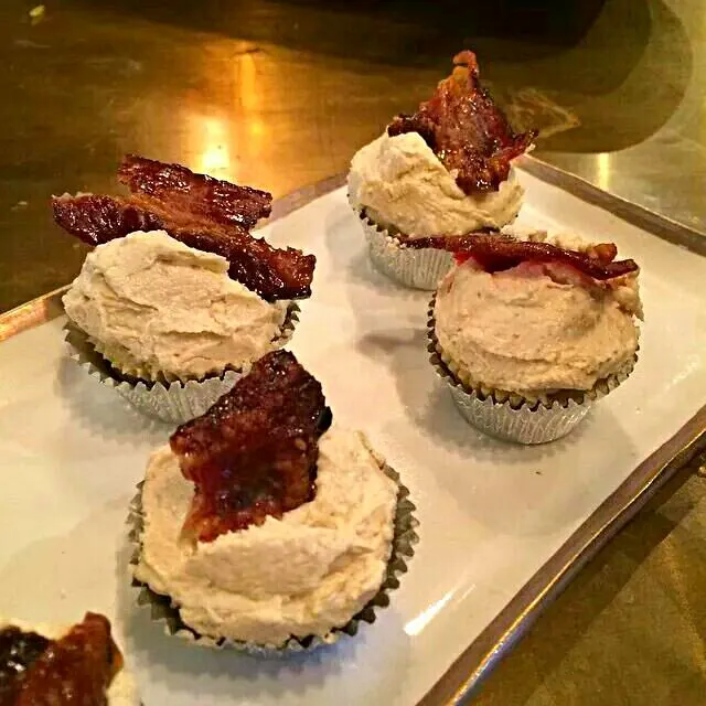 maple cupcakes candied bacon|CHUENCHAIさん