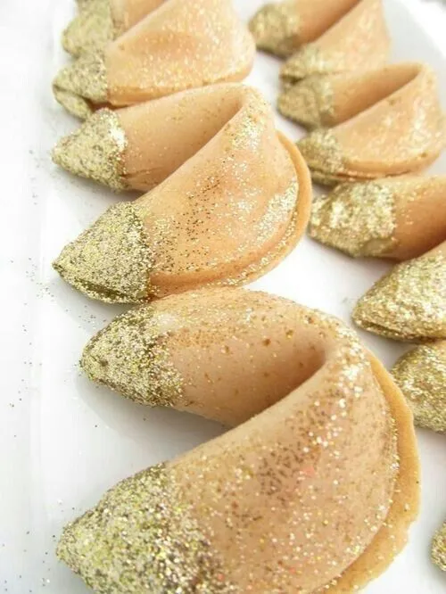 gold dust fortune cookies|CHUENCHAIさん