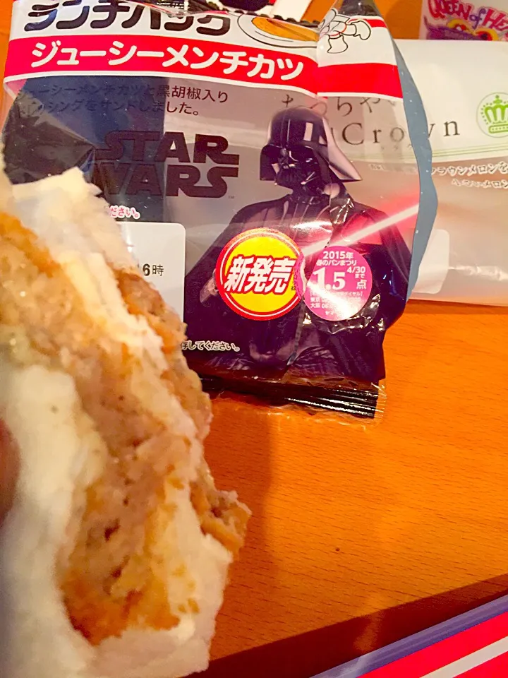 Snapdishの料理写真:ジューシーメンチカツサンド🍞 ランチパックSTAR  WARS🌎|ch＊K*∀o(^^*)♪さん