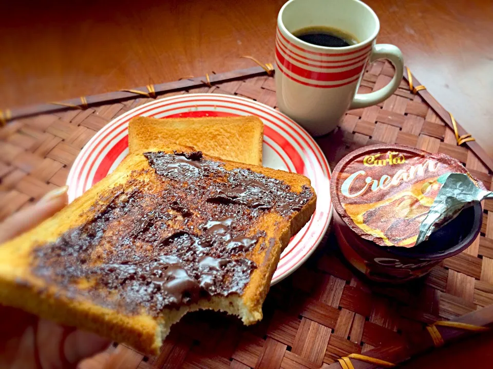 Chocolate Cream Spread Toast🍫ﾁｮｺｸﾘｰﾑｽﾌﾟﾚｯﾄﾞ|🌈Ami🍻さん