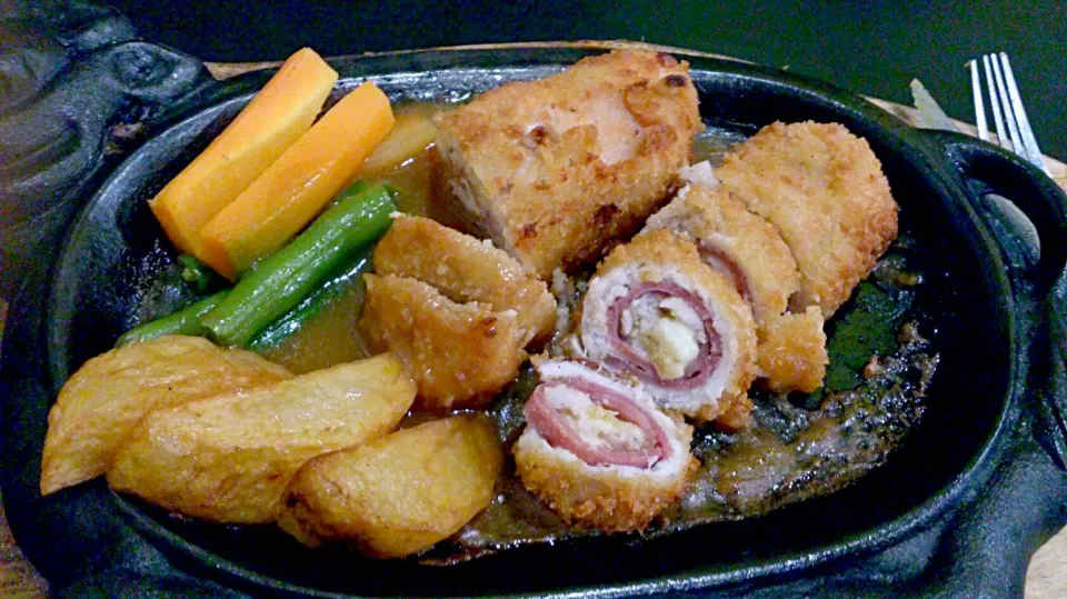 Snapdishの料理写真:chicken cordon bleu|Rara Goeziesさん