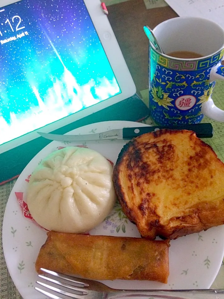 Snapdishの料理写真:Toastbread siopao lumpia|Imeeさん