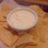 Beer infused cheese dip with chip|shykneehighkneeさん