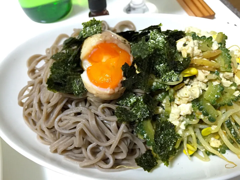 Snapdishの料理写真:ゴーヤチャンプル海苔蕎麦(^^)醤油漬け温泉たまごのせ|Hiroo  Higuchiさん