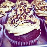 Cupcakes with coffee cream and peanut|yekti retnoさん