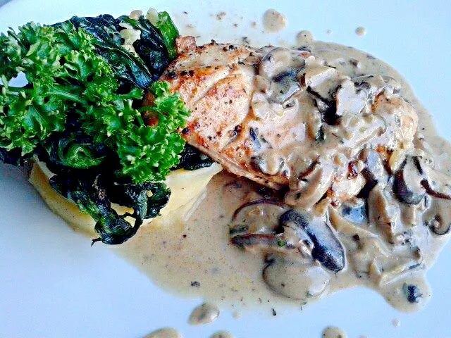 Snapdishの料理写真:Chicken breast steak with mashed potatoe & mushroom sauce|🌼 Pooja's Kitchenette 🌼さん