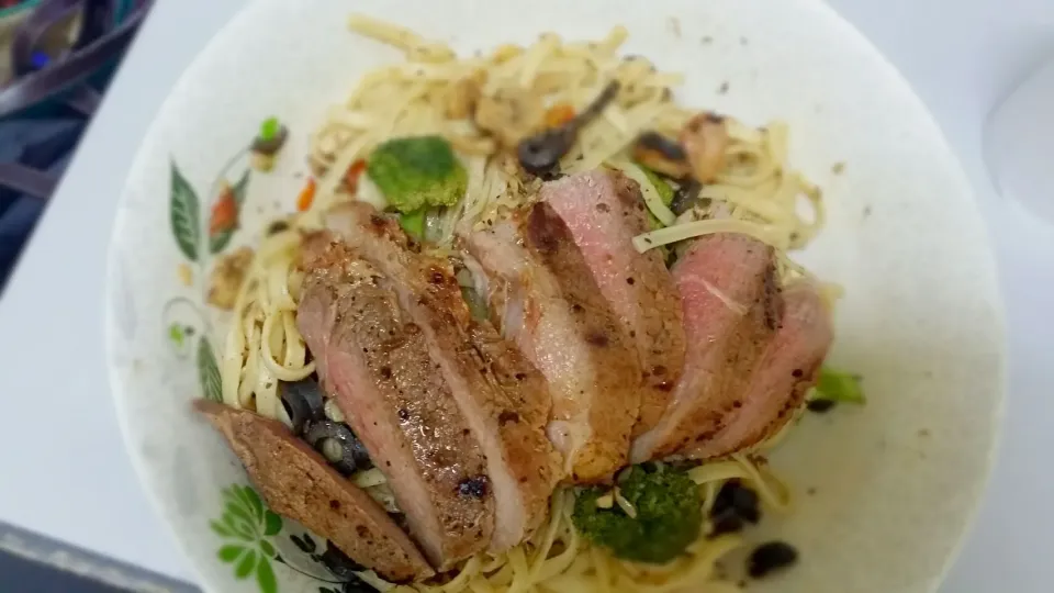 Snapdishの料理写真:Aglio Olio Mushroom Linguine  with Medium Bison steak|Paulin Whack O Lanternさん