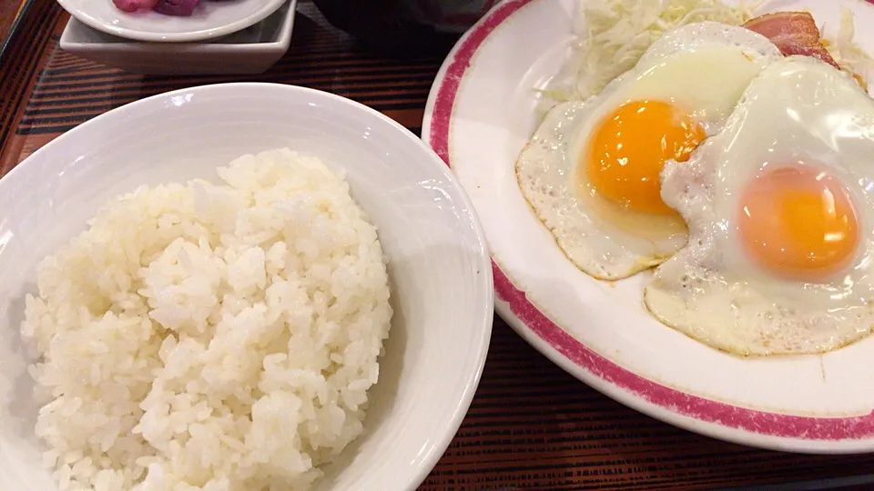 ベーコンエッグ定食|いだっちさん