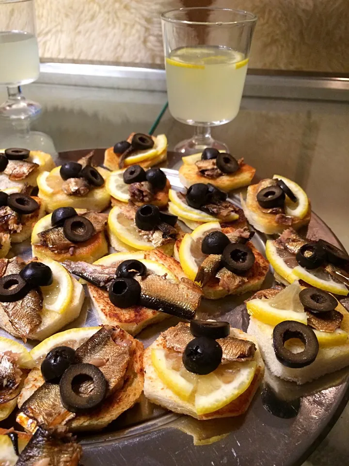 Smoked anchovies canapes with lemonade;)|aястасияさん