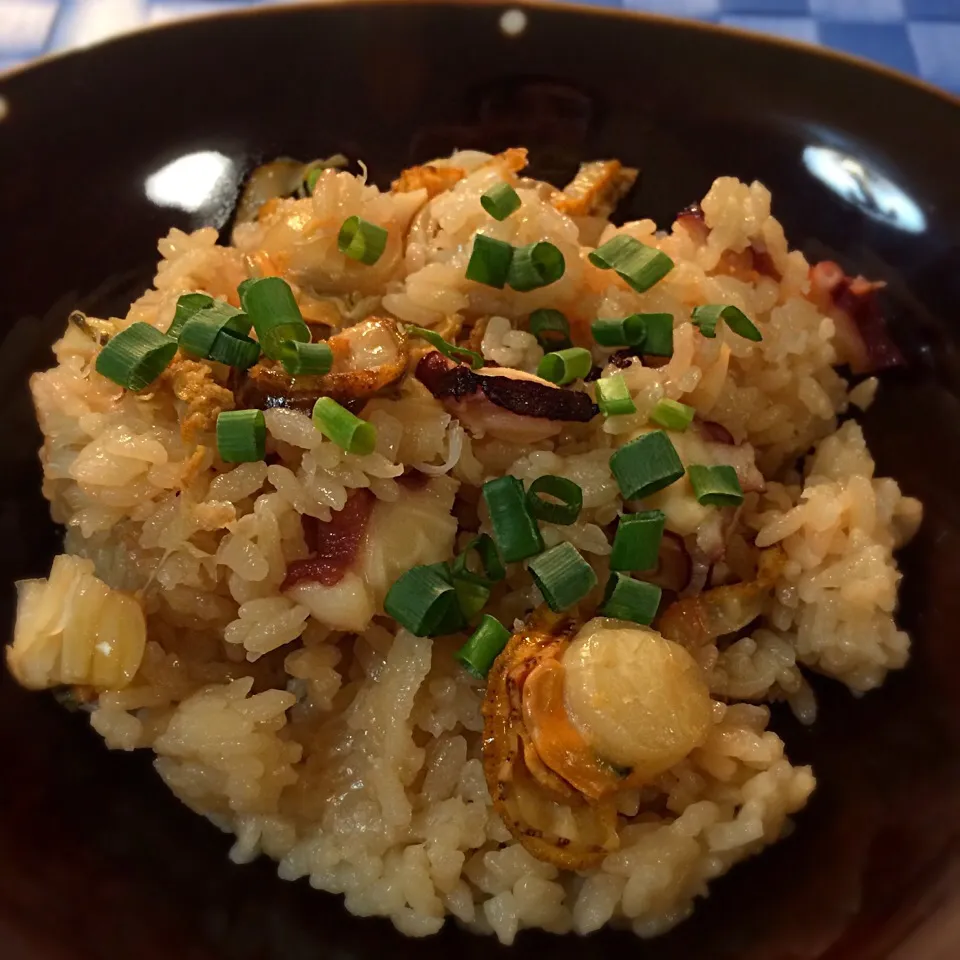 Tina Tomokoさんの料理              タコとベビー帆立の炊き込みご飯！|志野さん