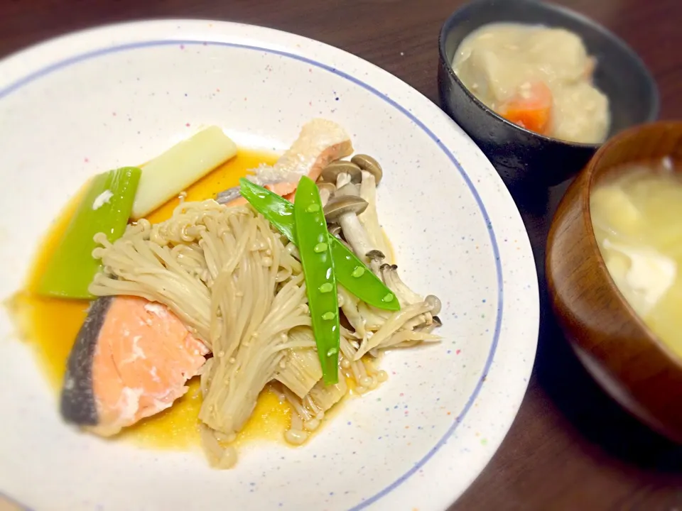 時短夜ごはん 鮭とお野菜蒸し、八頭の煮物、お味噌汁|きむらゆりかさん