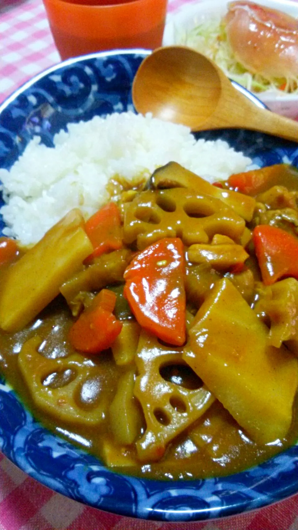 和風カレー(鶏もも肉･筍･蓮根･舞茸･エリンギ･白ねぎ･にんにく･生姜･鷹の爪･昆布茶)、サラダ(きゃべつミックス･生ハム)|まあるさん