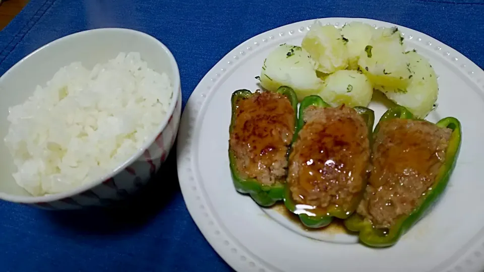 ピーマンの肉詰め、こふきいも|のにのにさん