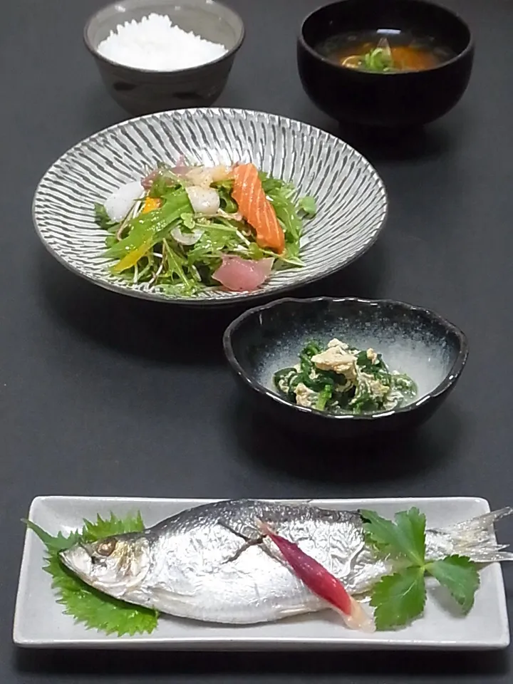 今晩は、ニシン味噌焼き、春菊の玉子とじ、海鮮サラダ、アサリの味噌汁、ご飯

今日のランチは、祇園で異業種交流女子会でフレンチ(^^)

帰りにニシンちゃん（お腹に数の子が！）と目が合って、今日の晩御飯もやっぱり和食。
ニシンはツボ抜きして背開きにし、特製味噌を挟み、しばらく置いてから蒸し焼きにしてあります。
お腹の数の|akazawa3さん