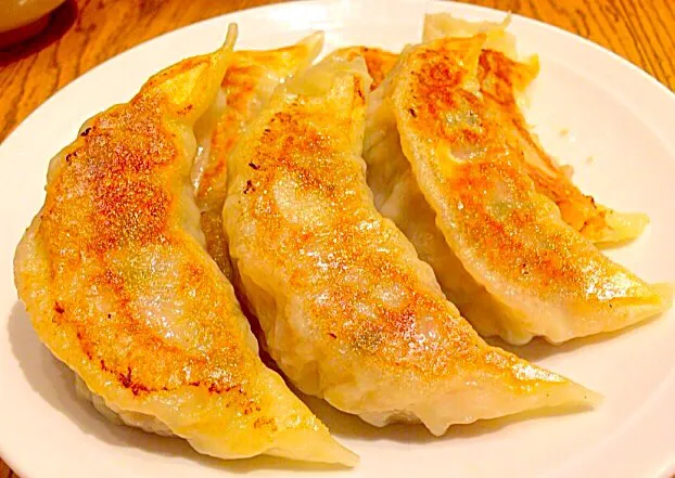 Snapdishの料理写真:肉餃子 - Fried Pork gyoza 😋✨|Liezlさん