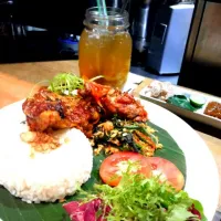 Snapdishの料理写真:balines half chicken #kitchenette #beachwalk #bali|aiuさん