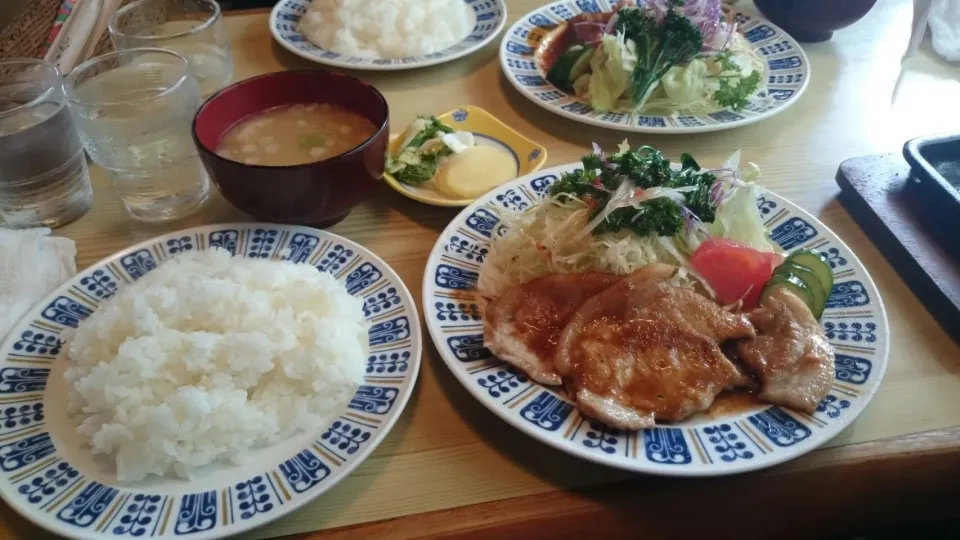 しょうが焼き定食( v^-゜)♪|ノゾミさん