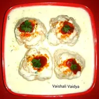 Snapdishの料理写真:Dahi Vada|Sanjay Vaidyaさん