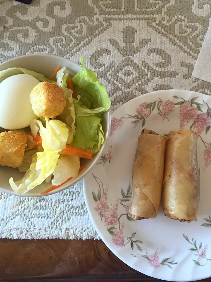 Salad and egg rolls 4/11|Didi Duangさん