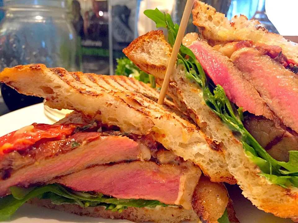 Steak sandwich caramelized onion, rockets and tomato with mustard mayonnaise|Hiroyuki Miyagiさん