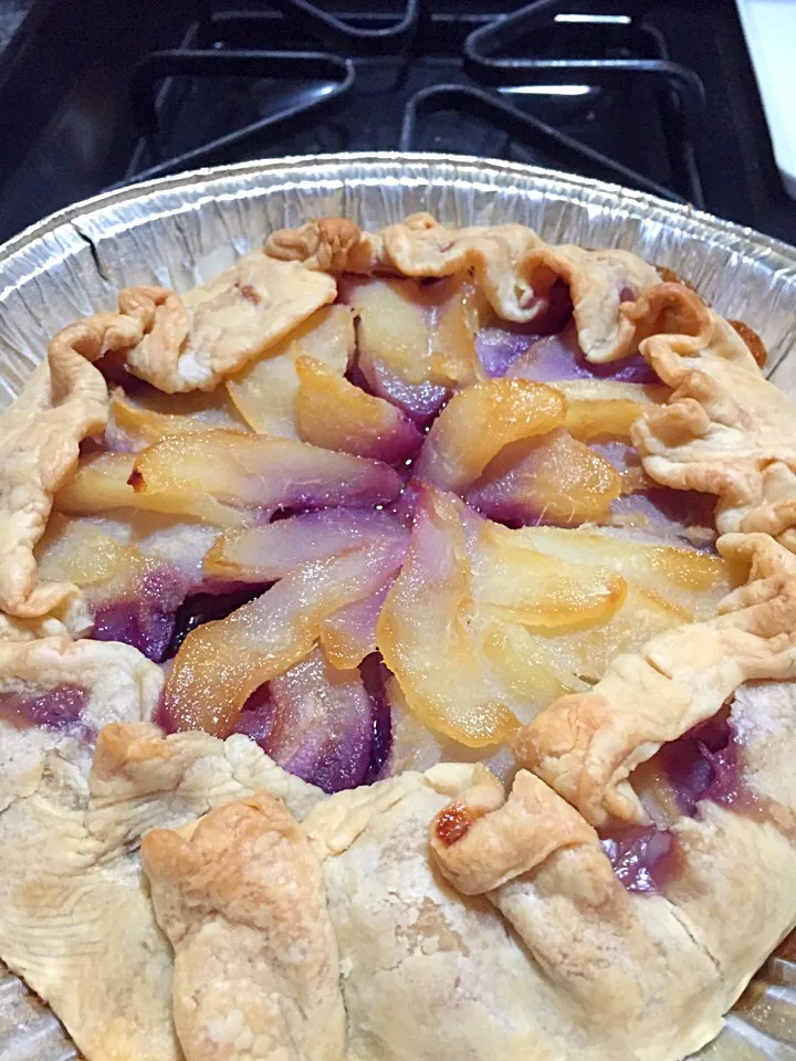 Pear and plum tart|Yadira Cunninghamさん