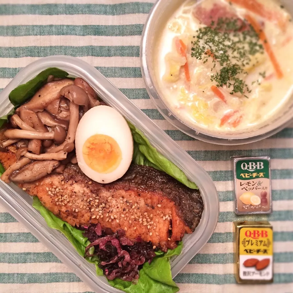 Snapdishの料理写真:鮭の和風ソテー丼弁当|むすむすさん