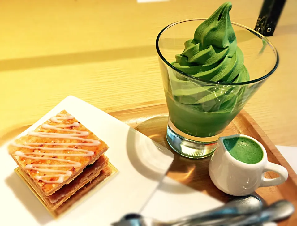 Snapdishの料理写真:Uji Matcha Mille Feuille & Matcha Affogato|ricoさん