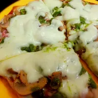 Mozzarella mushrooms pizza with rucula pesto|Mane Dukeさん