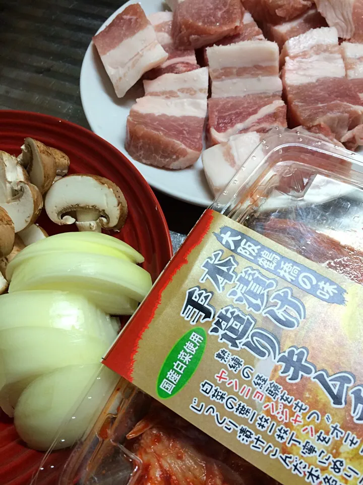 Tonight.. Buta kimchee... Pork kimchee lettuce wrap|Nigelさん