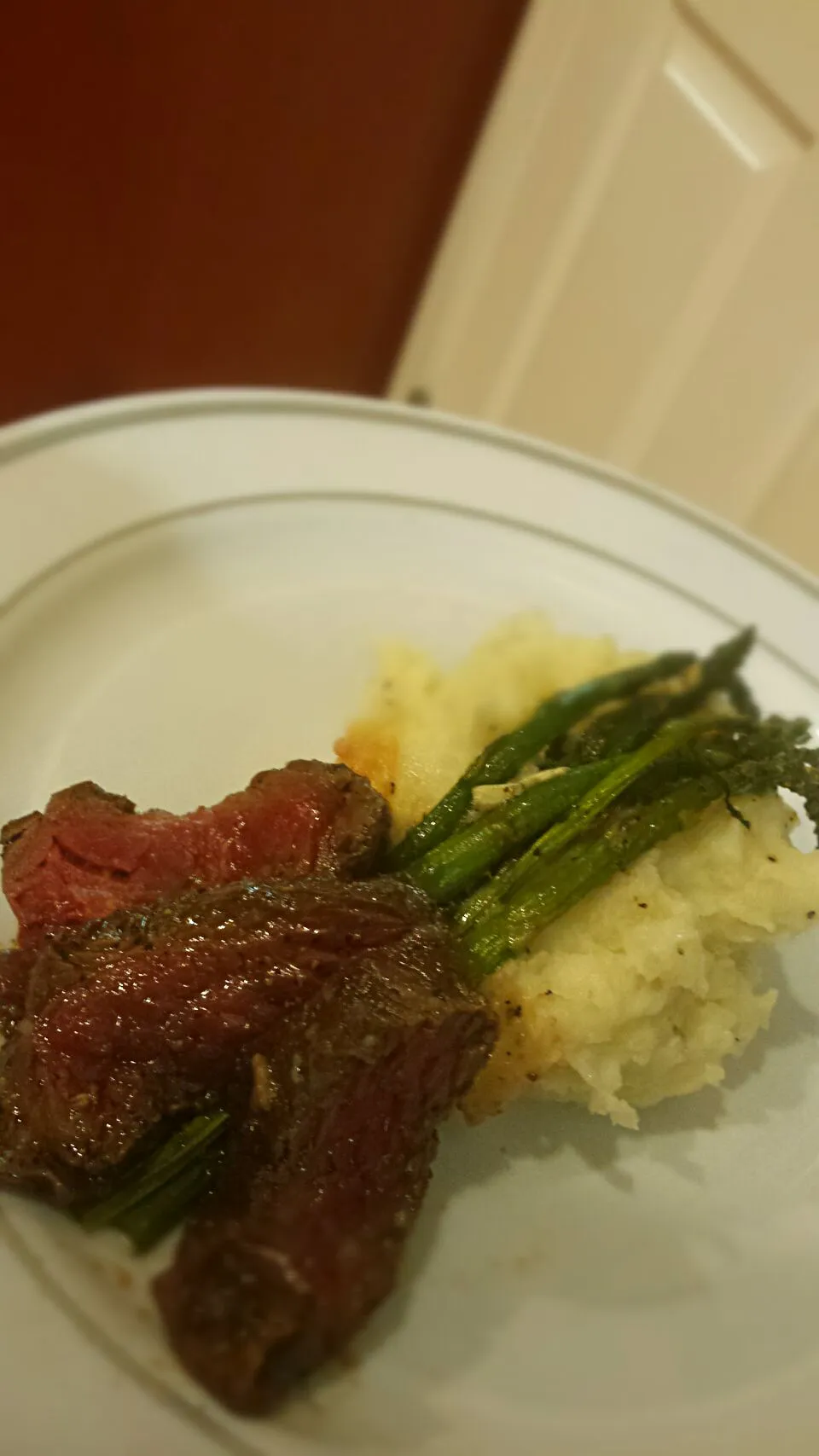 Marinated Hanger Steak, Mashed Potatoes, Garlic Roasted Asparagus #BassTaste #foodporn #UndergroundDinner #catering|BASS.TASTEさん